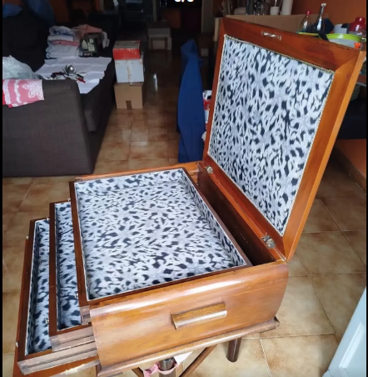 Three-drawer lined wooden cutlery holder, early 20th century 3