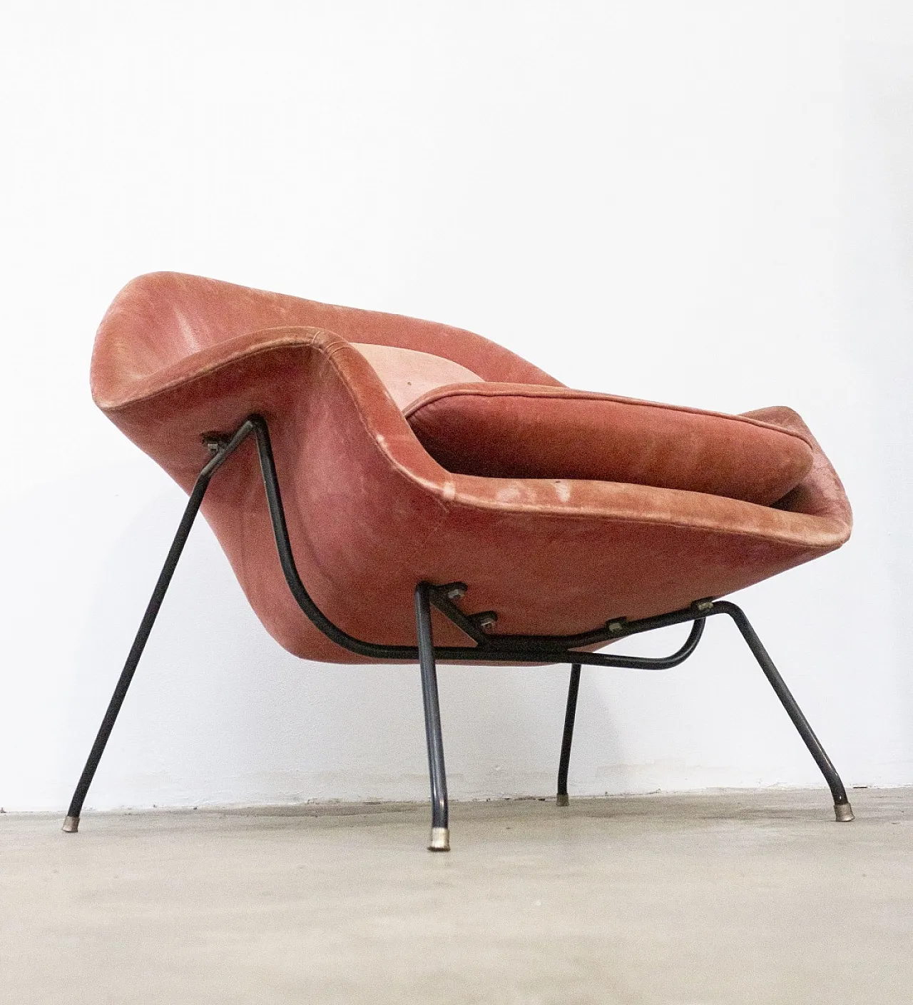 Eero Saarinen Womb chair for Knoll, 1960s 8