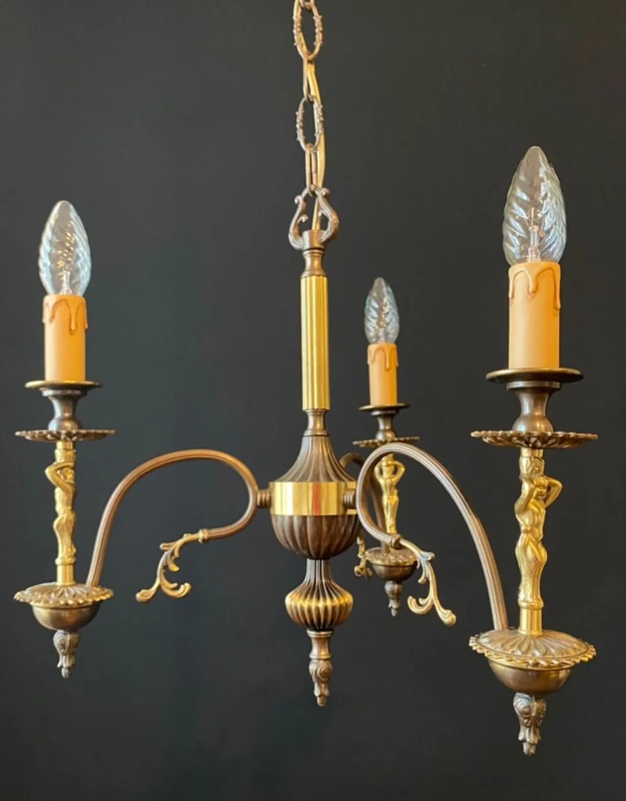 Brass chandelier with bronze statuettes of cherubs, 20th century 2