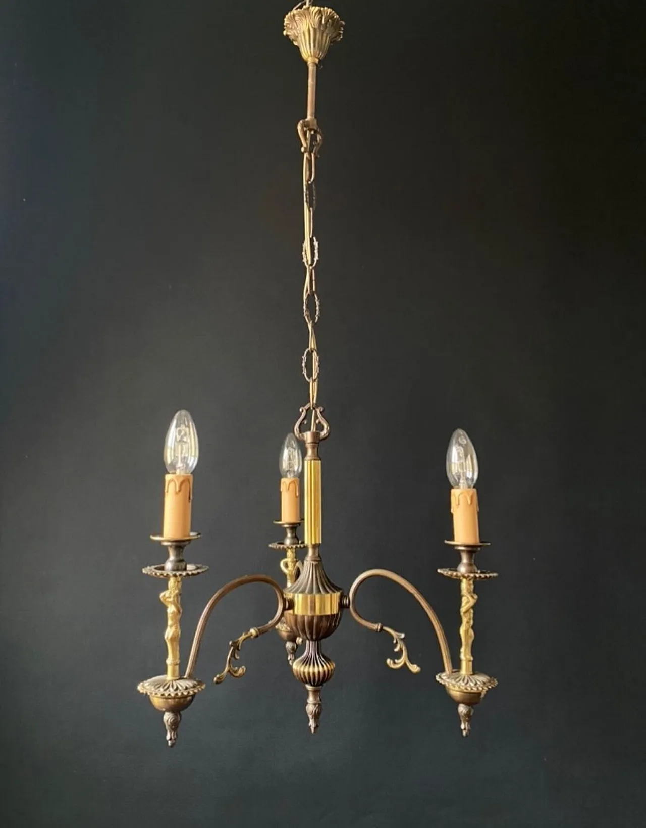 Brass chandelier with bronze statuettes of cherubs, 20th century 3