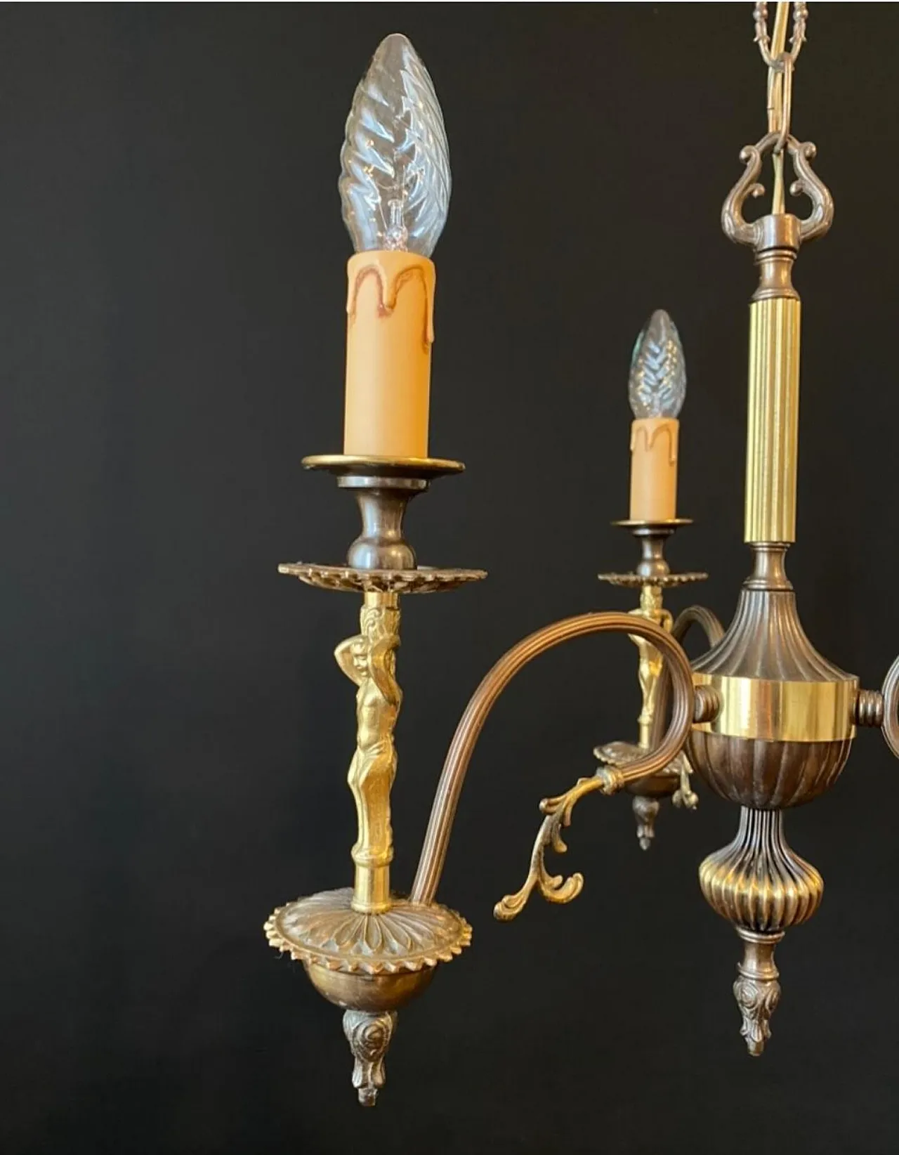 Brass chandelier with bronze statuettes of cherubs, 20th century 8