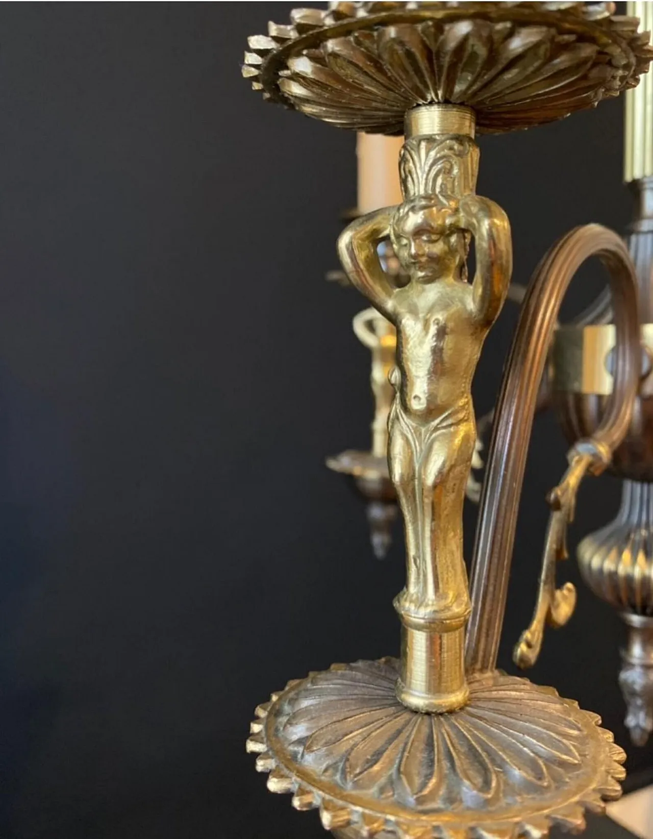 Brass chandelier with bronze statuettes of cherubs, 20th century 10