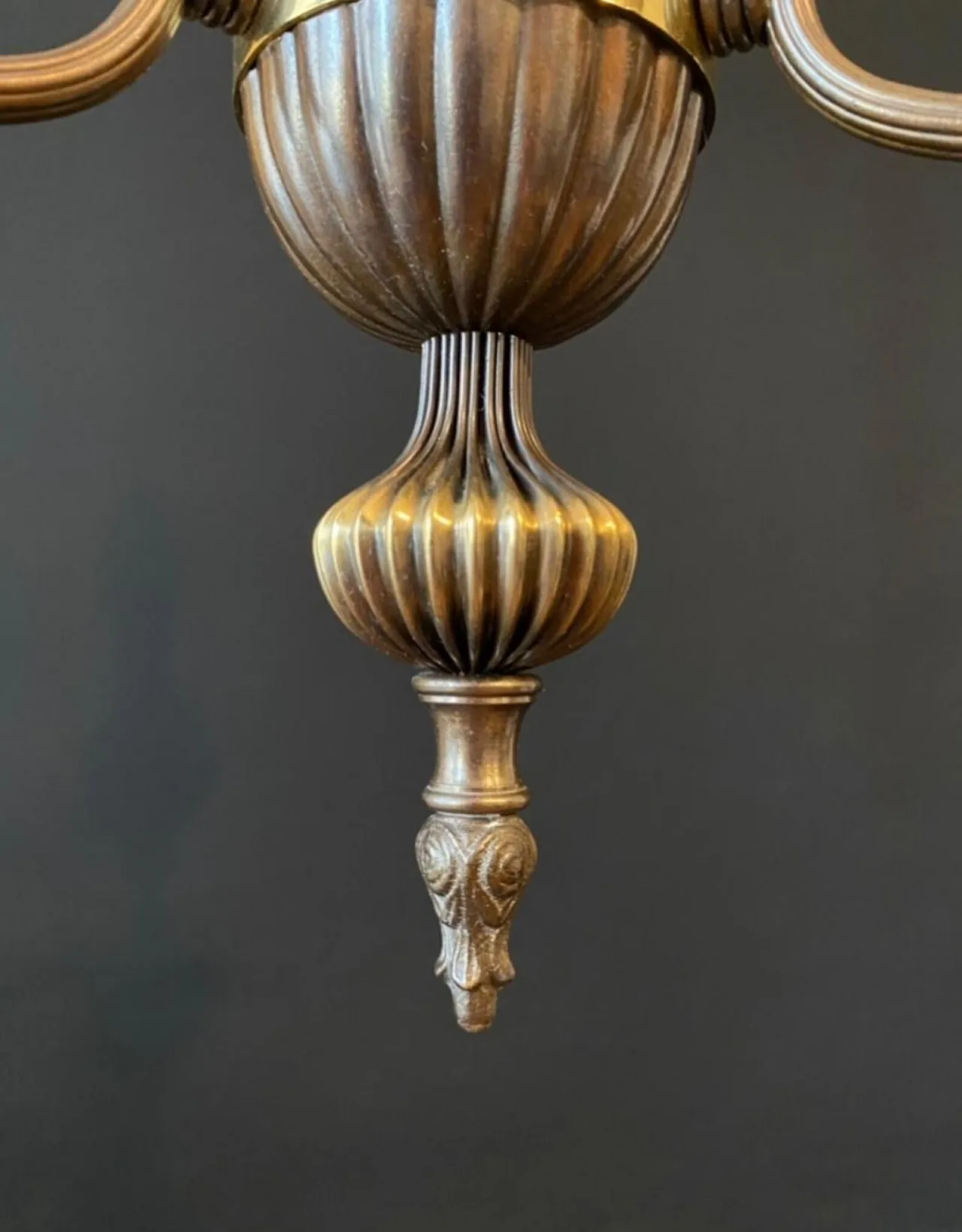 Brass chandelier with bronze statuettes of cherubs, 20th century 11