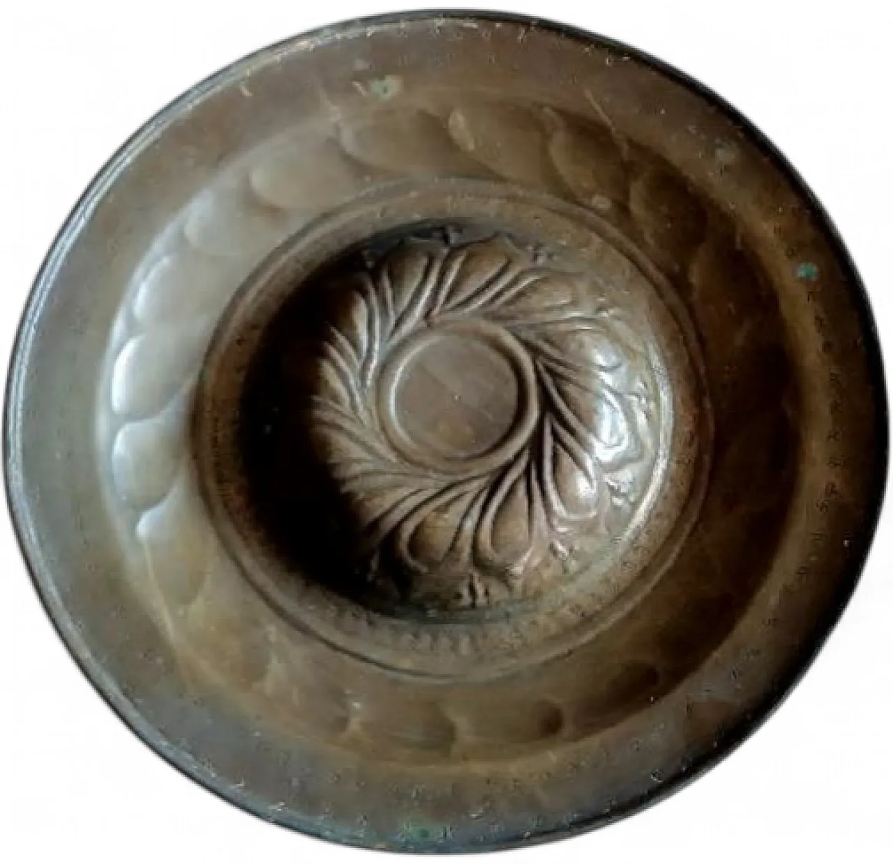 Embossed brass almoner plate, 17th century 10
