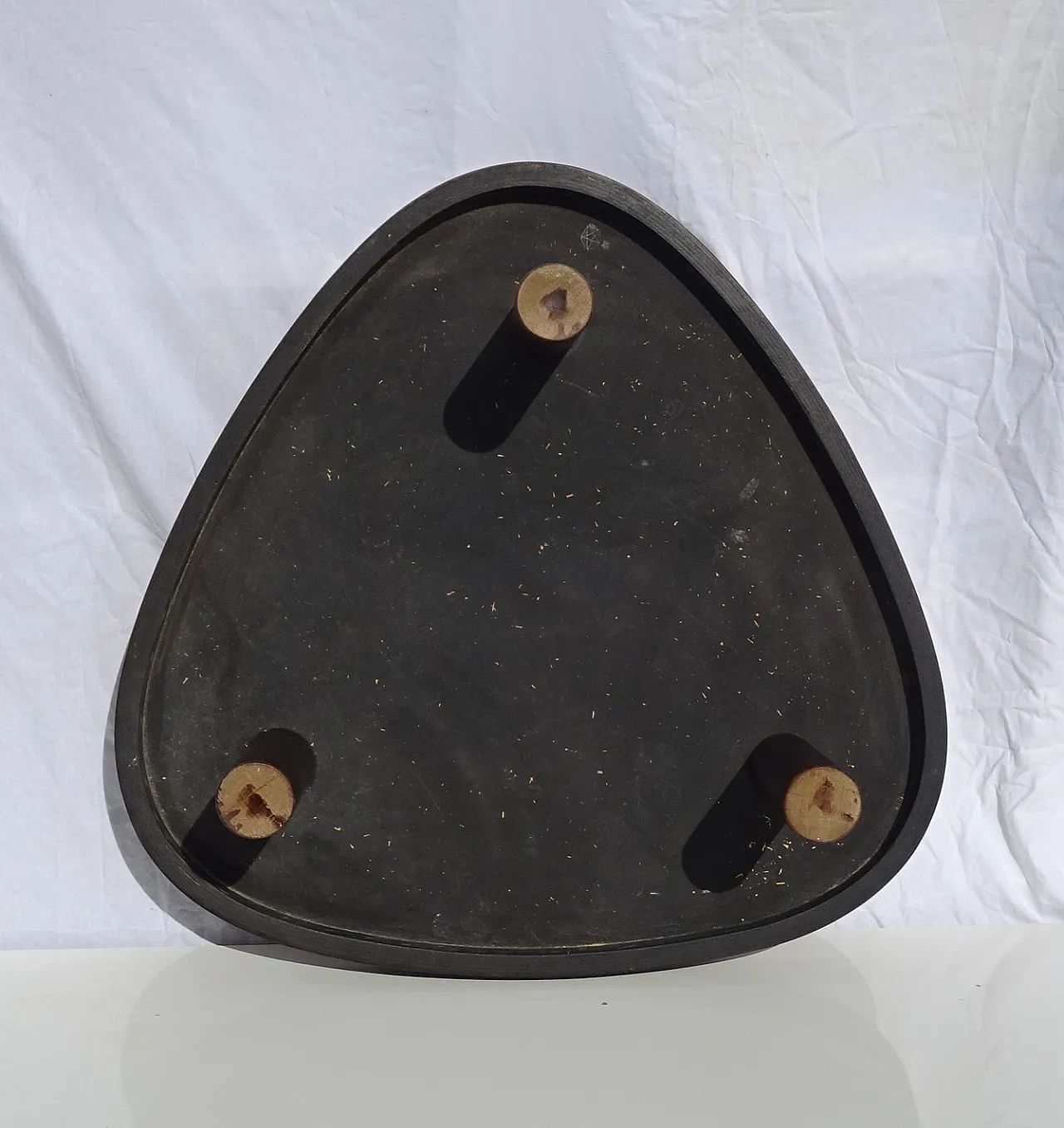 Triangular mid-century coffee table from Vallauris, 50s 4