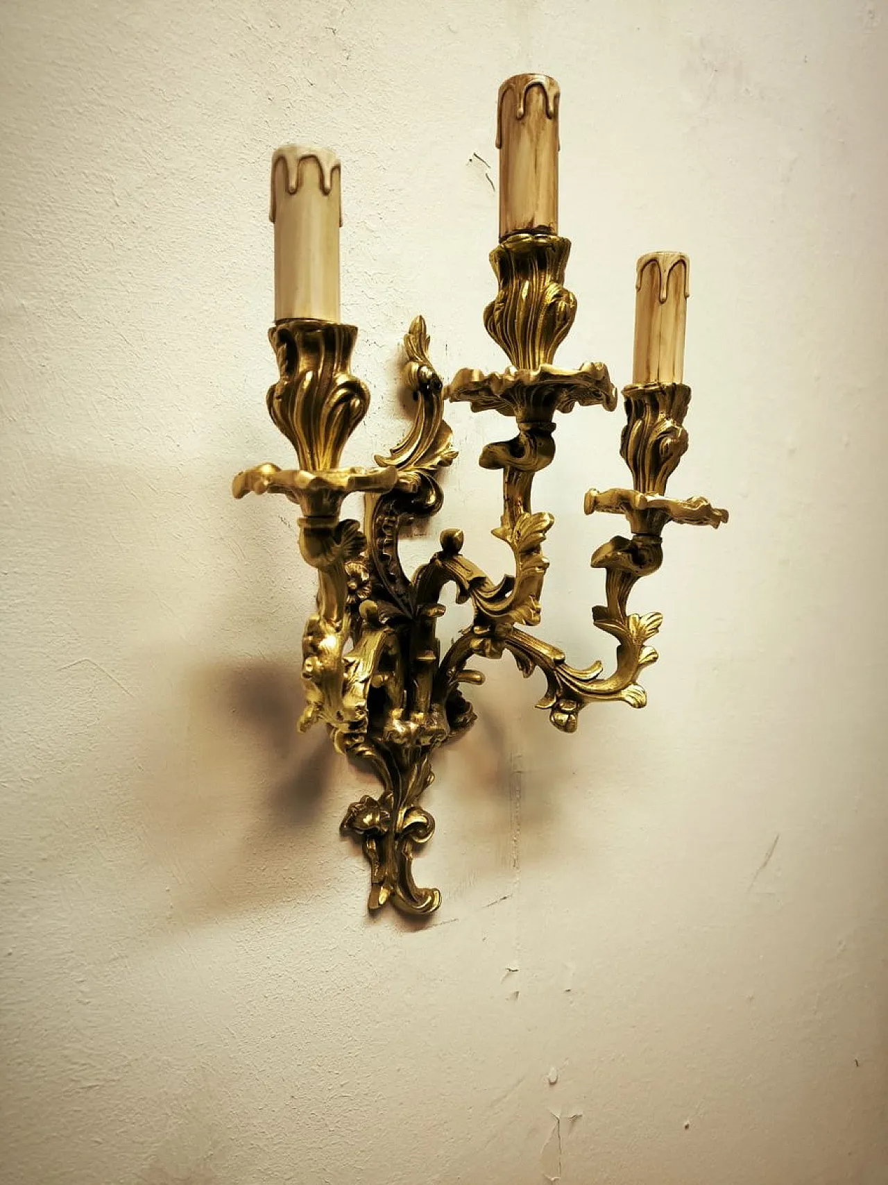 Three-light bronze wall lamp, 19th century 6