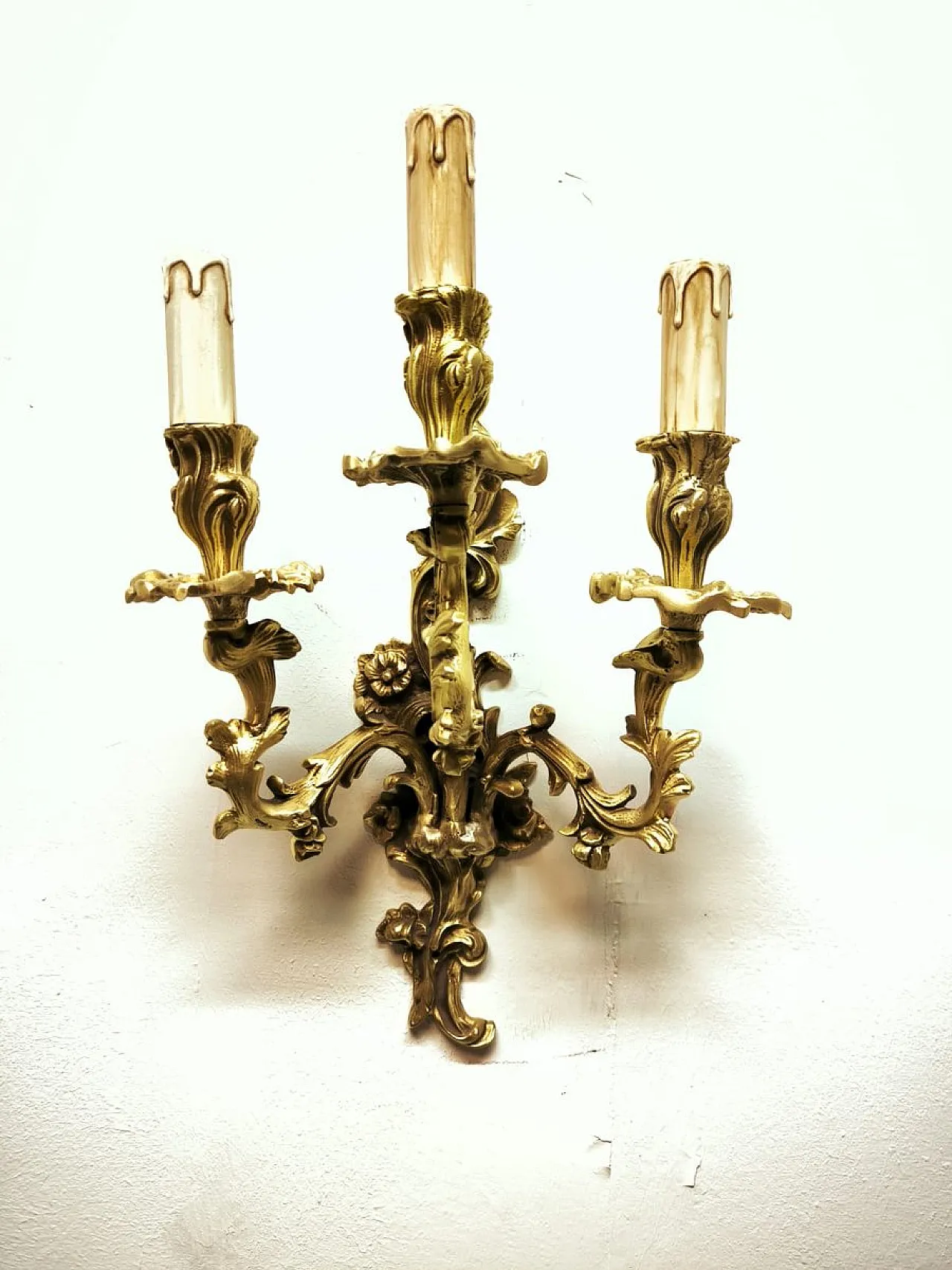Three-light bronze wall lamp, 19th century 7