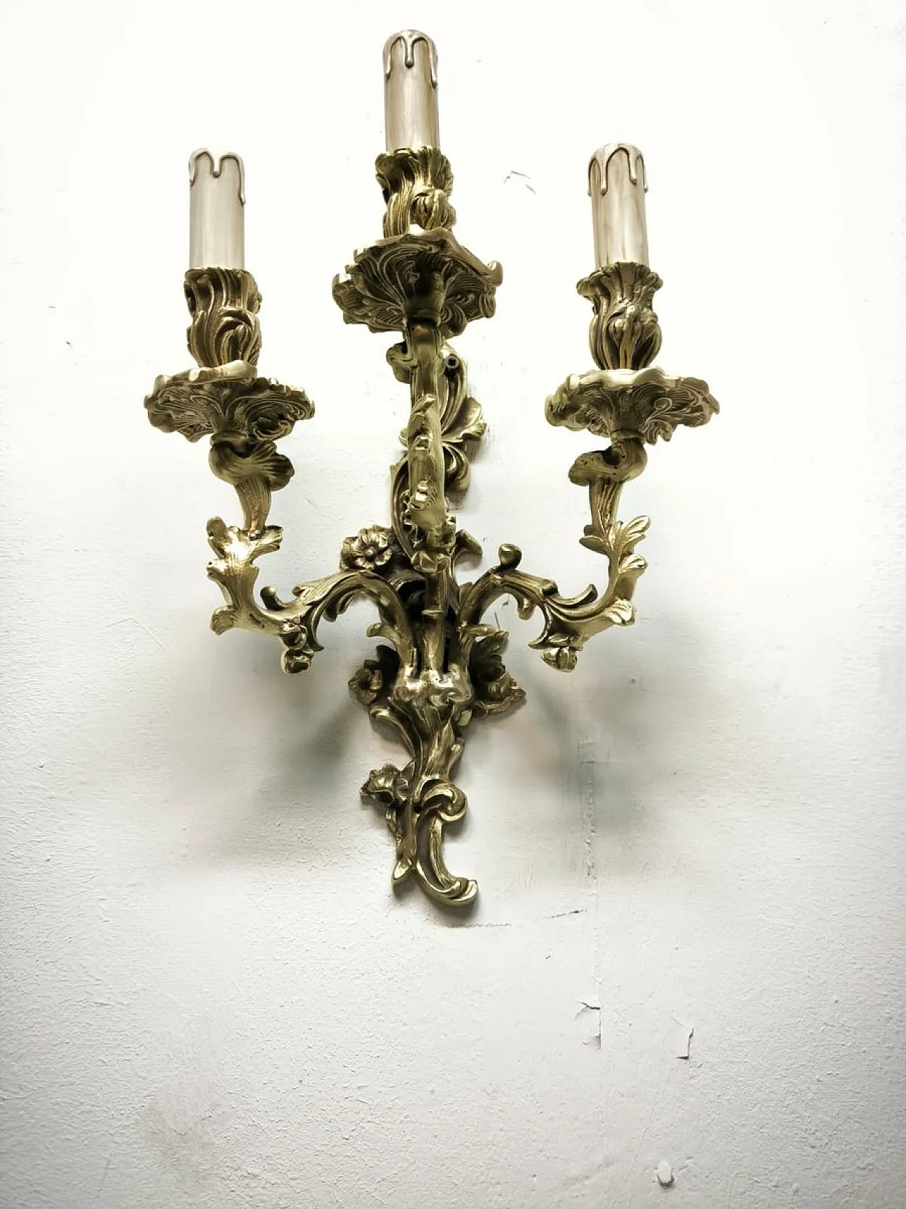 Three-light bronze wall lamp, 19th century 9