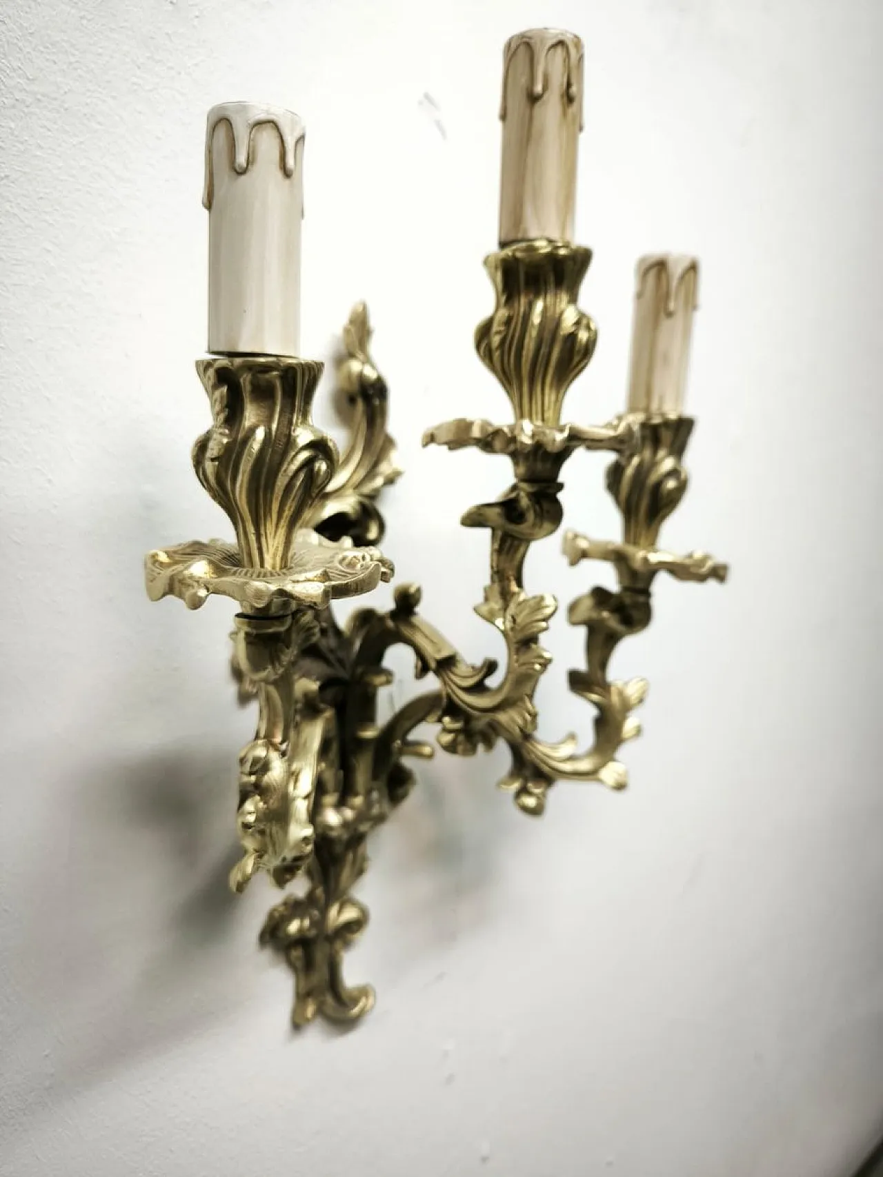 Three-light bronze wall lamp, 19th century 12