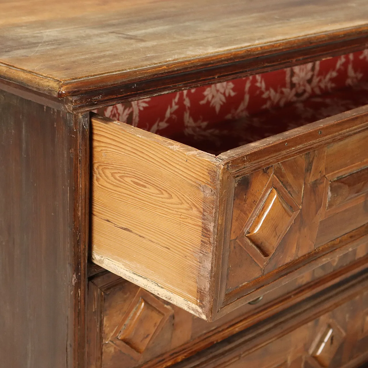 Cassettone barocco in noce, olivo, acero e mogano, primo '700 4