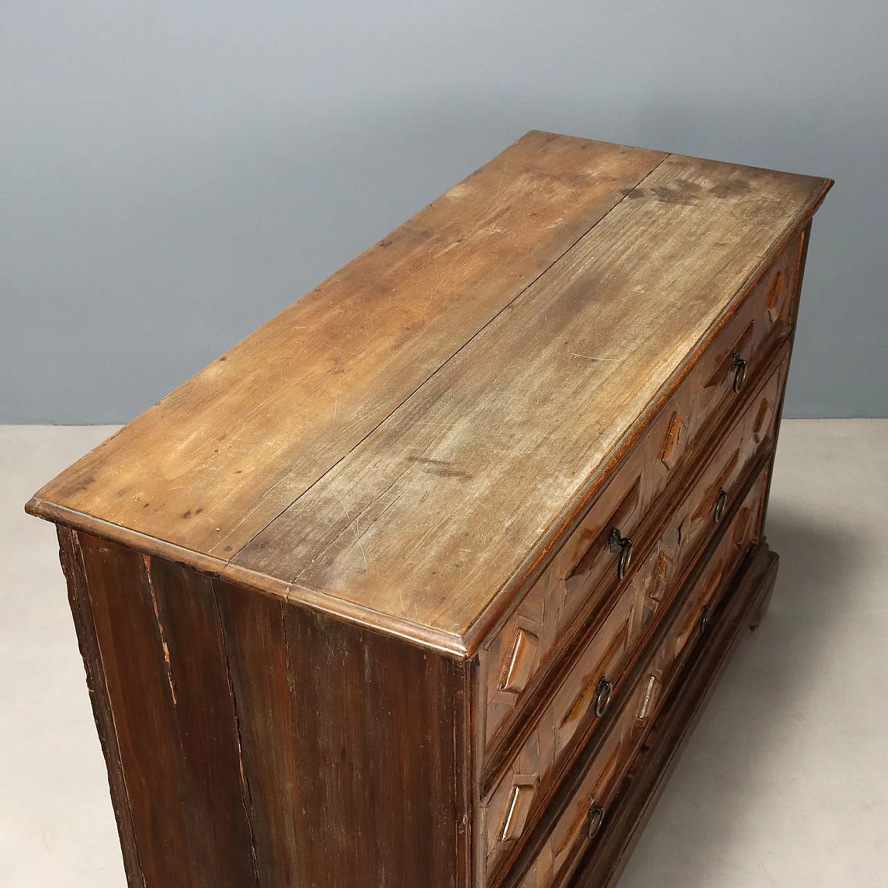 Cassettone barocco in noce, olivo, acero e mogano, primo '700 9