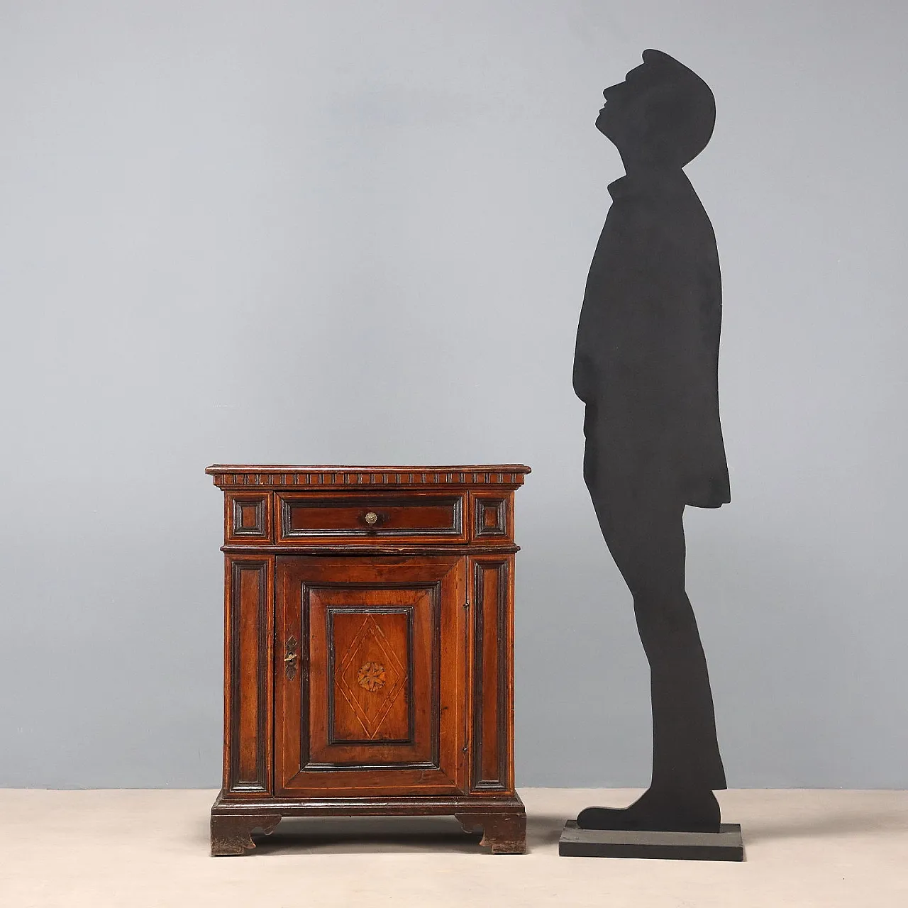 Comodino barocco in noce, primo '700 3