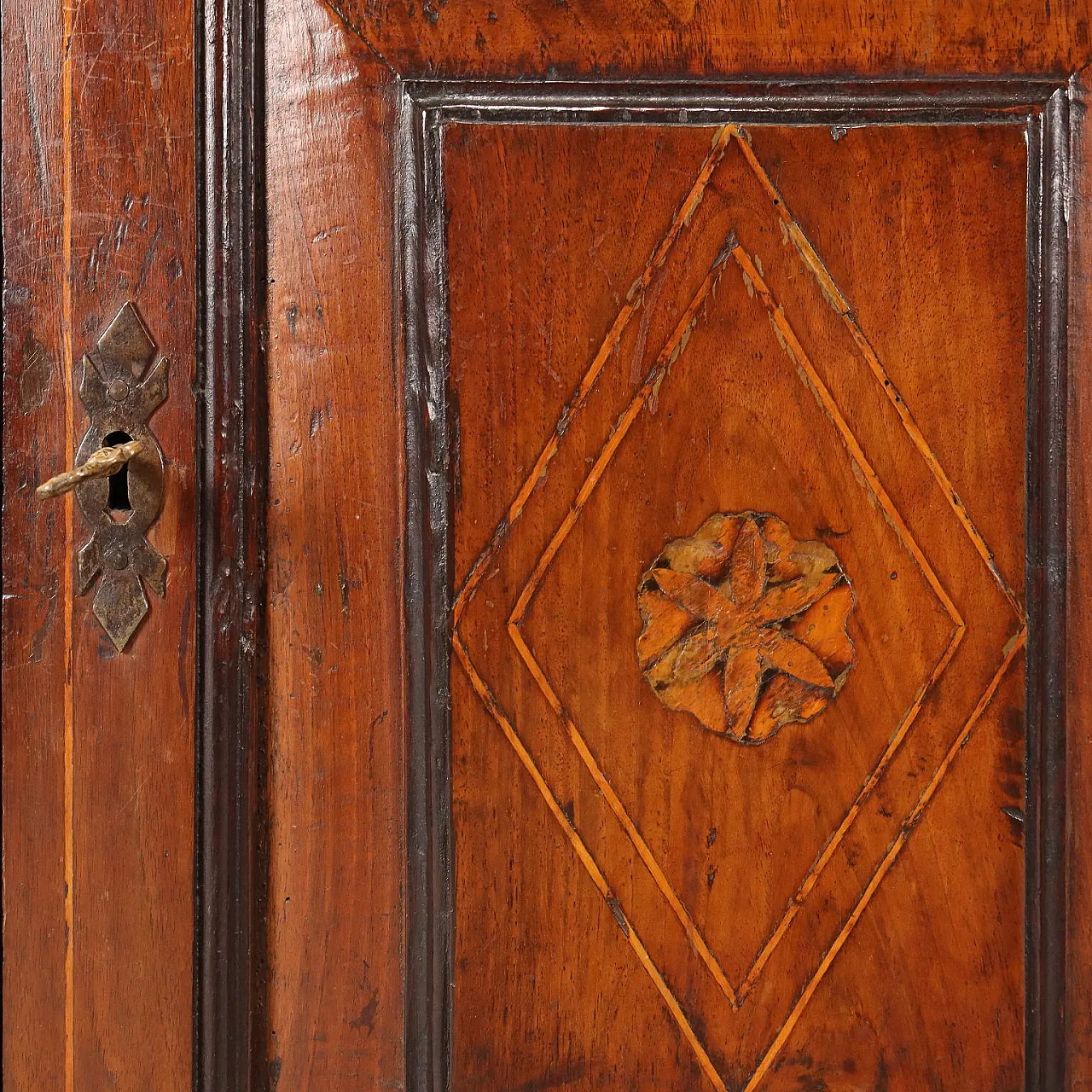 Comodino barocco in noce, primo '700 7