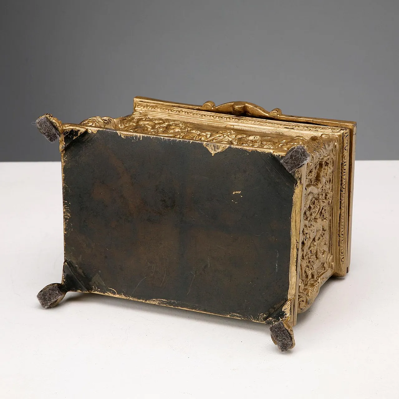 Cofanetto in bronzo sbalzato e cesellato, '900 7