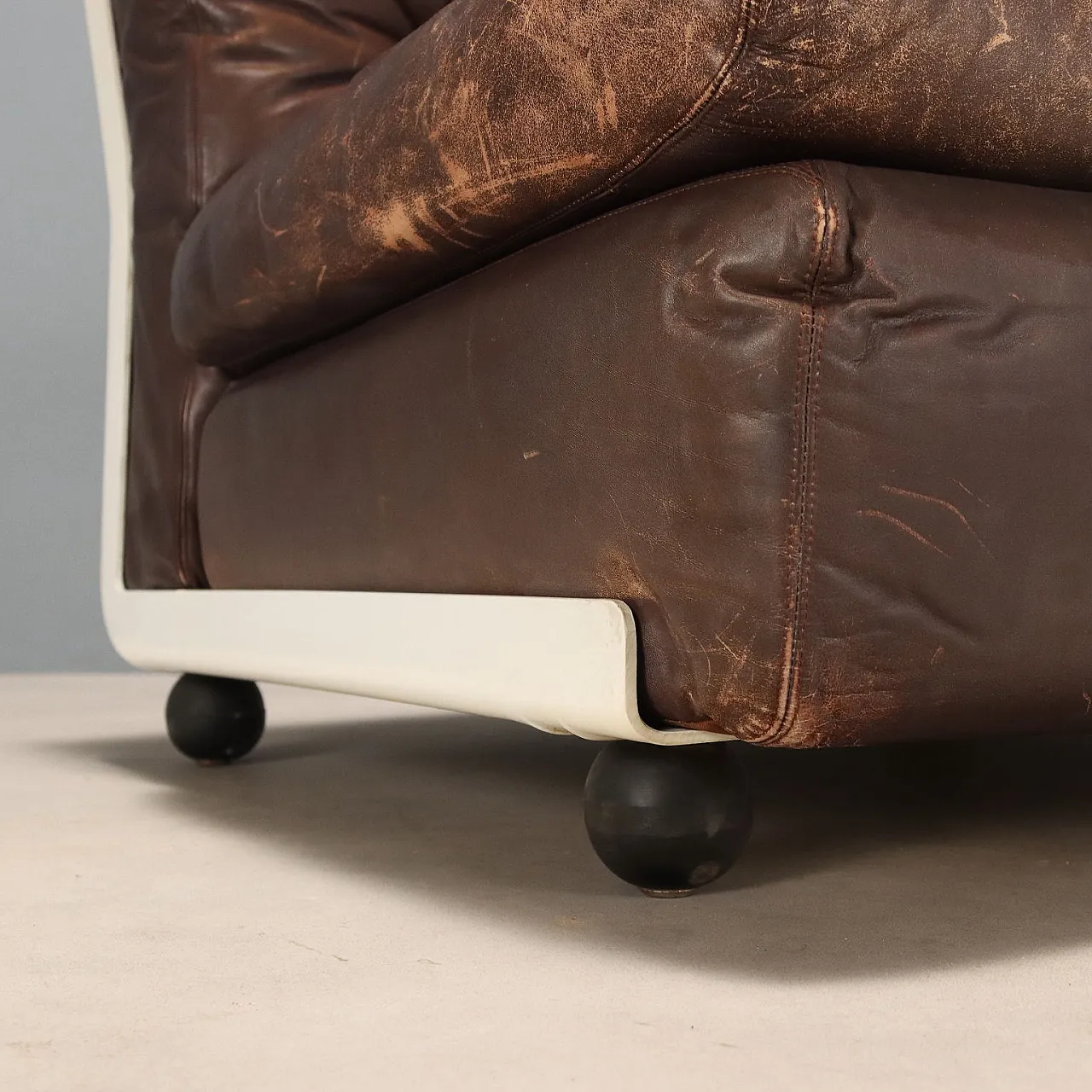 Amanta armchair in plastic, foam, and leather, 20th century 7