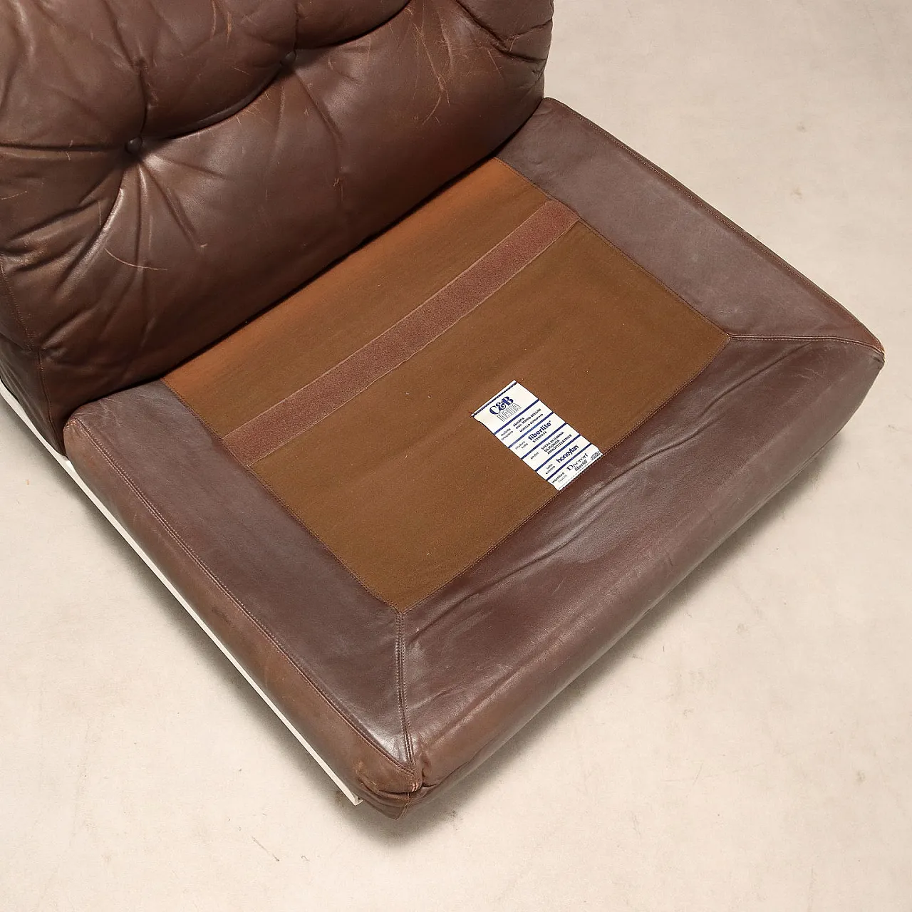 Amanta armchair in plastic, foam, and leather, 20th century 9