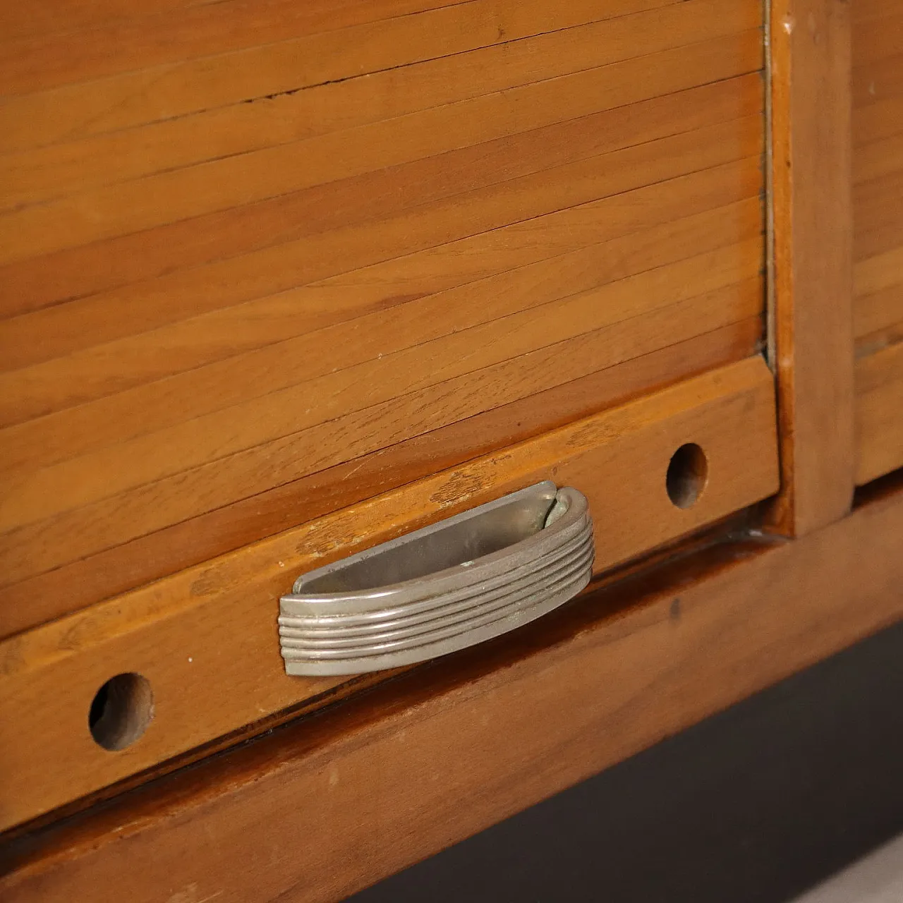 Mobile con ripiani interni in noce formica e alluminio, '900 7