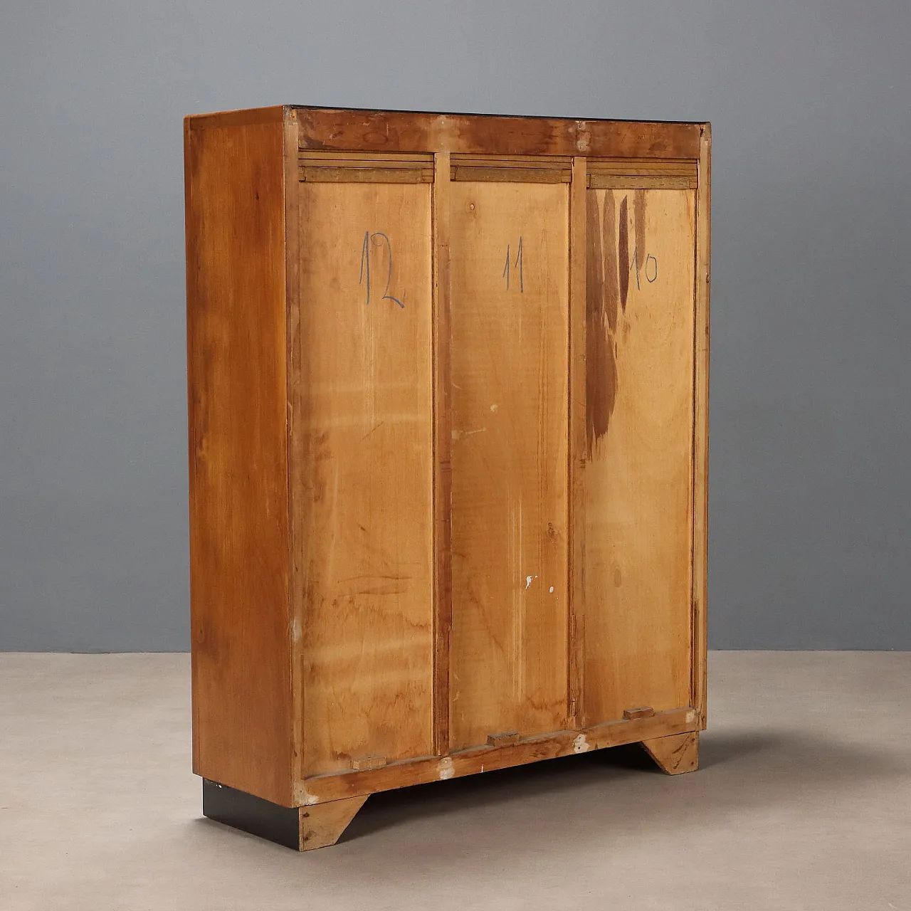 Mobile con ripiani interni in noce formica e alluminio, '900 10