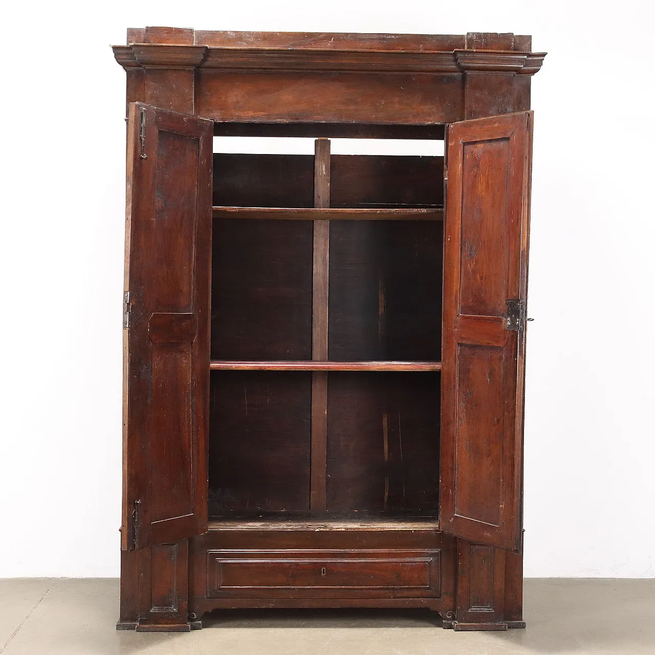 Baroque walnut wardrobe, 17th century 4