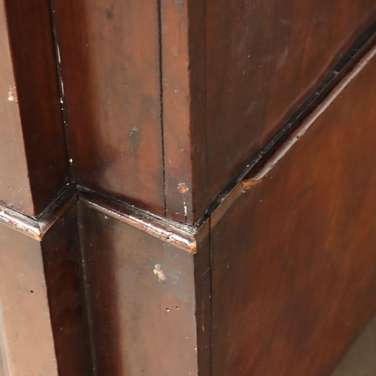 Baroque walnut wardrobe, 17th century 10