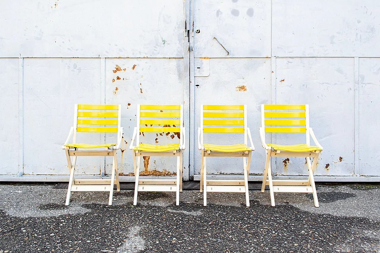 Tavolo da giardino Reguitti pieghevole in legno con sedie, anni '70 3