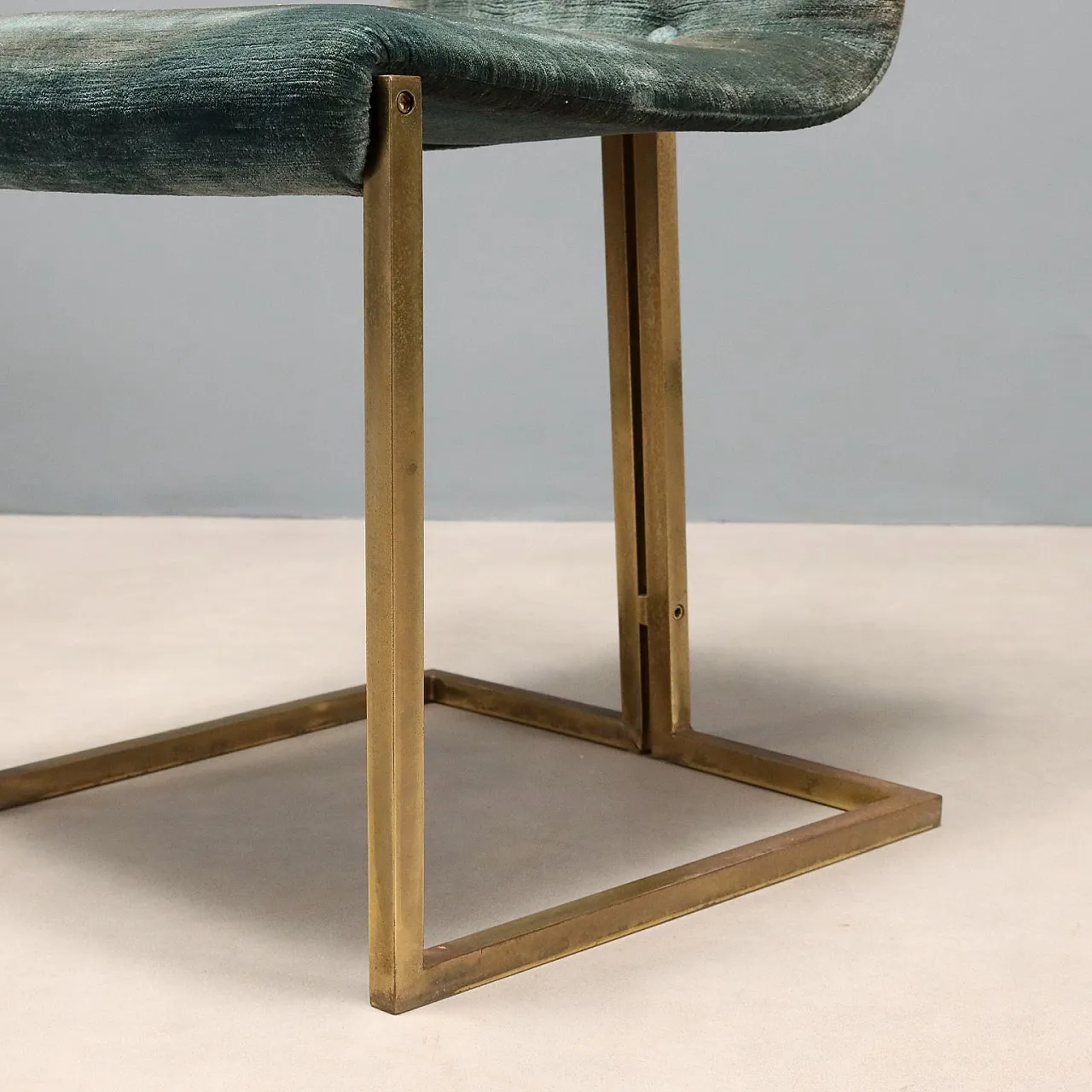 6 Sedie in metallo ottonato, espanso e tessuto, '900 7