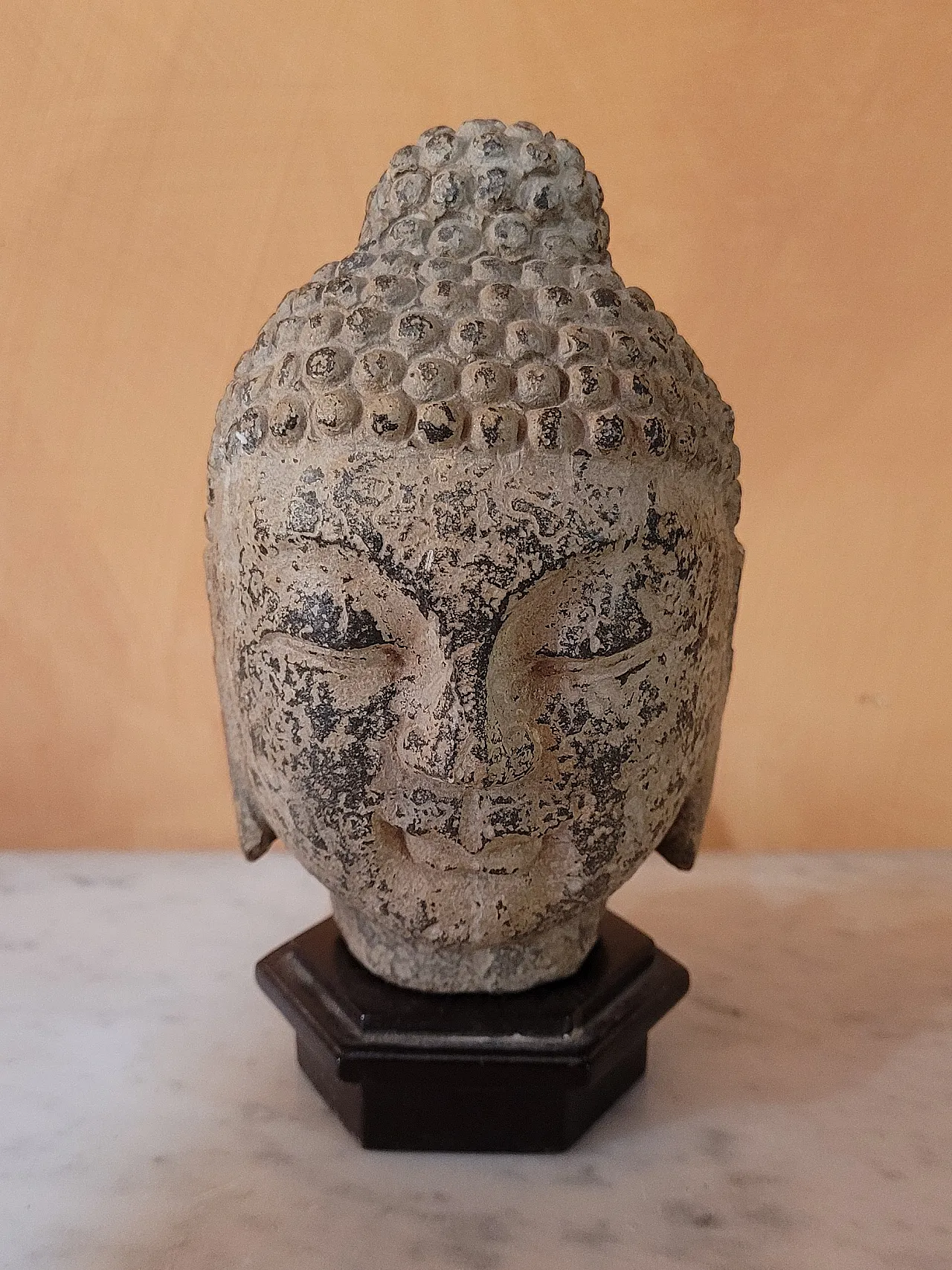 Scultura in pietra su base in legno, Thailandia, del XIX secolo 2