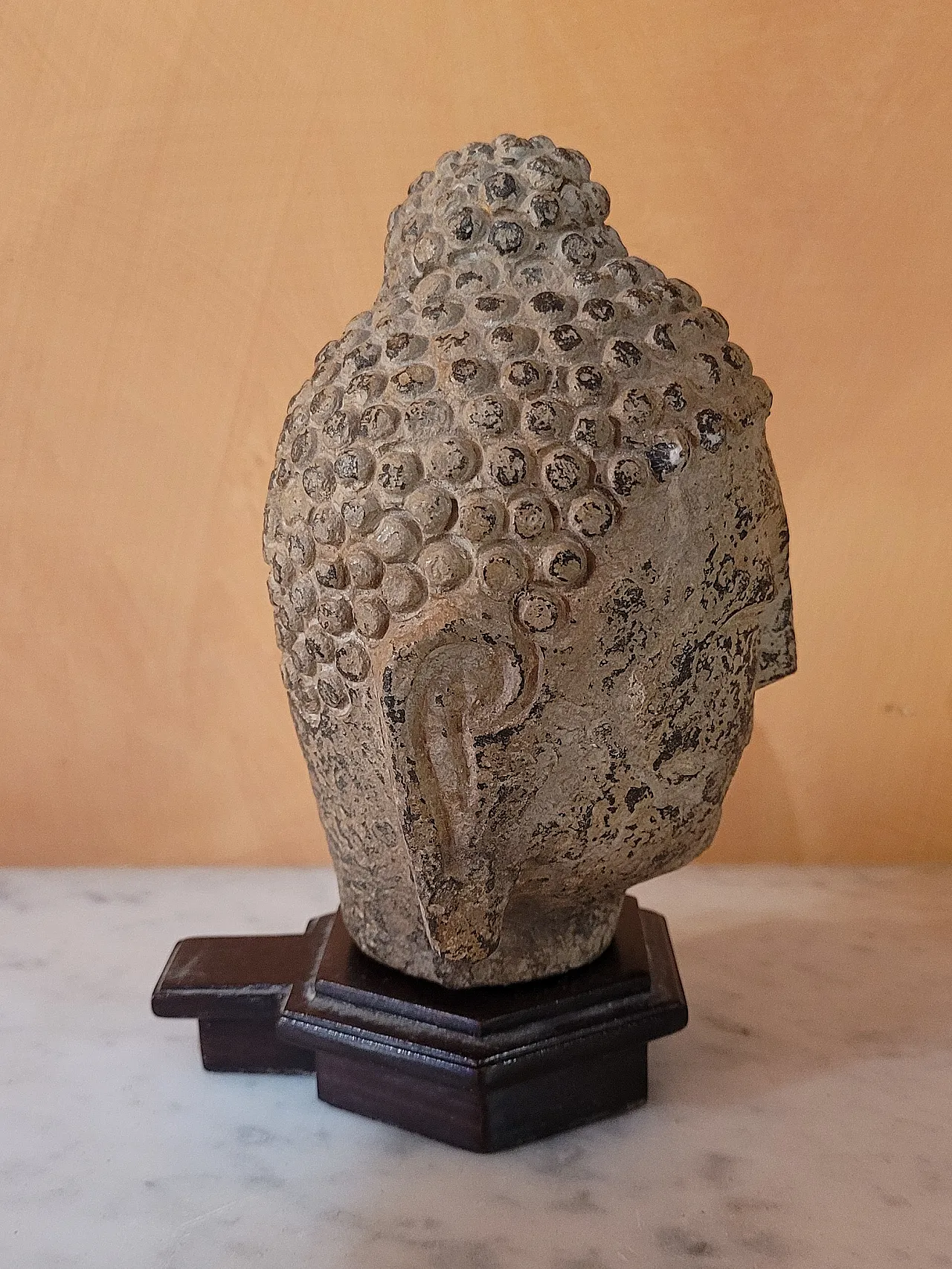 Scultura in pietra su base in legno, Thailandia, del XIX secolo 3