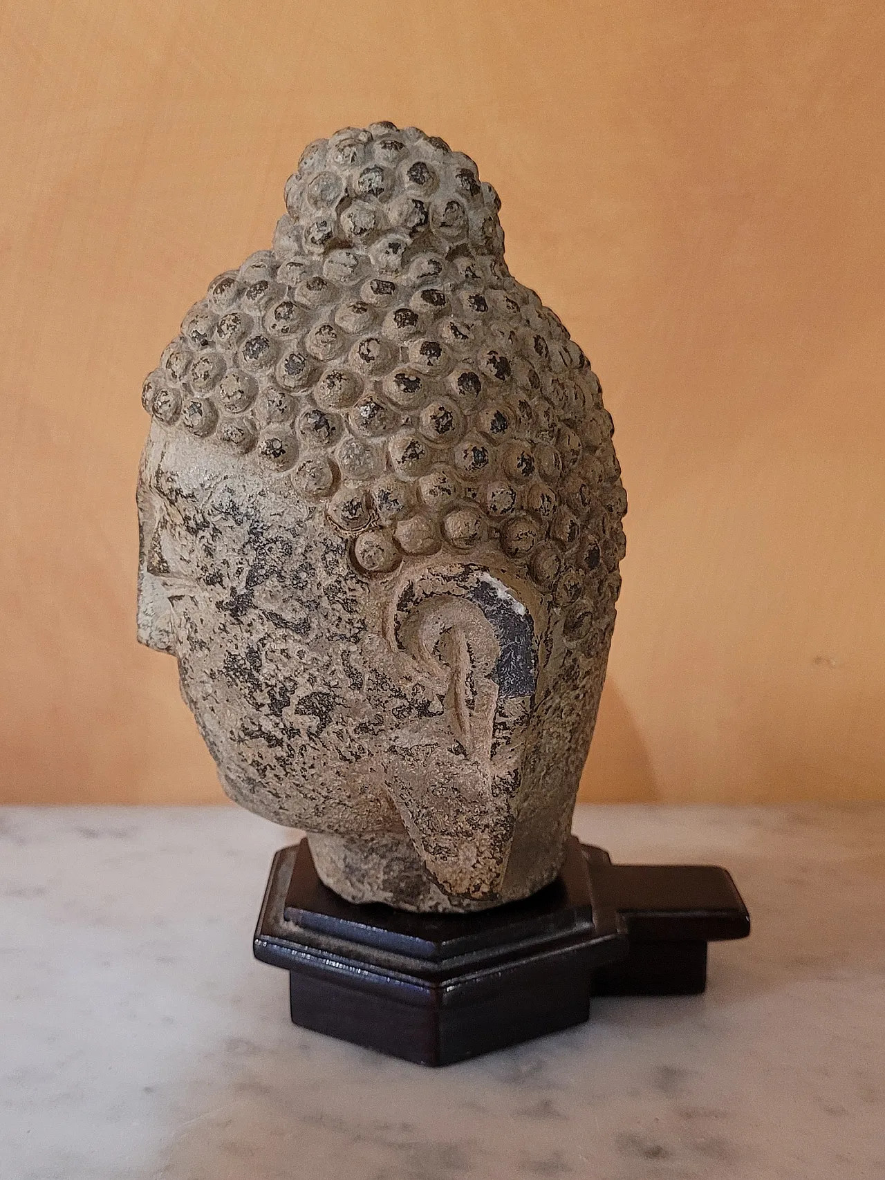 Scultura in pietra su base in legno, Thailandia, del XIX secolo 5