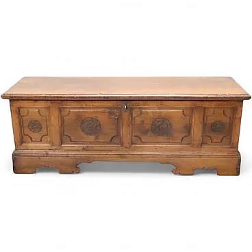 Antica cassapanca in noce massello, '700