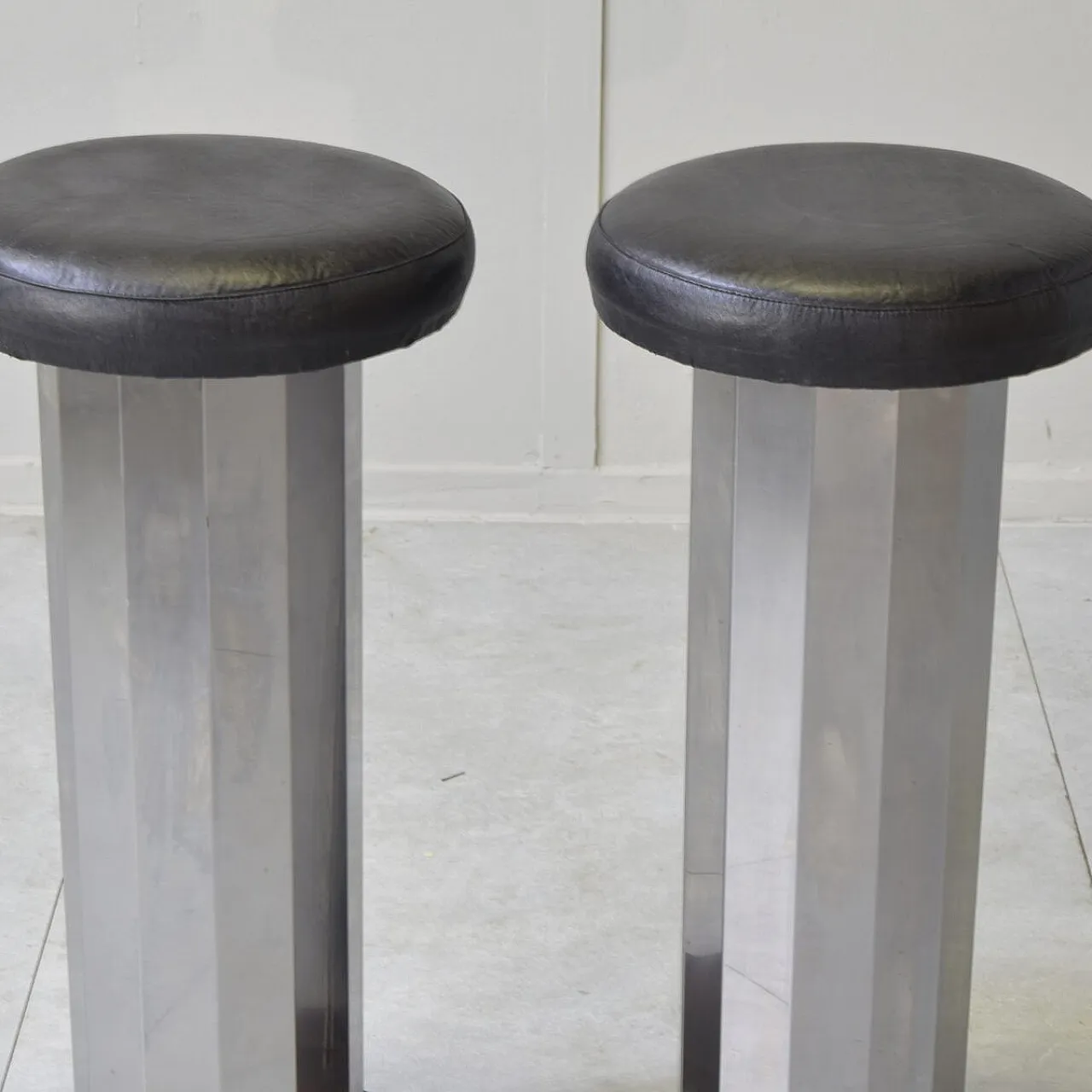 Pair of bar stools, 1970s 3