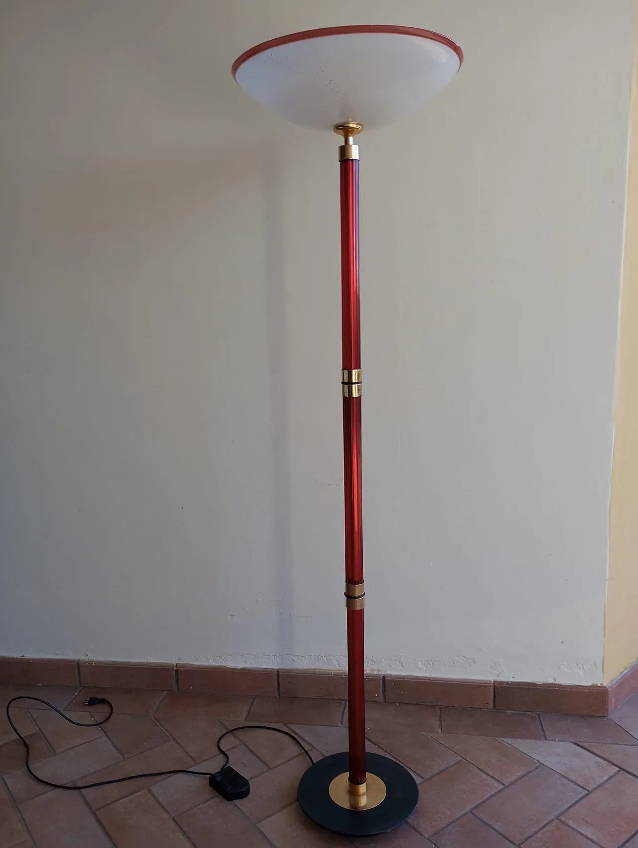 Floor lamp in grooved Murano glass and brass, Italy, 1970s 2