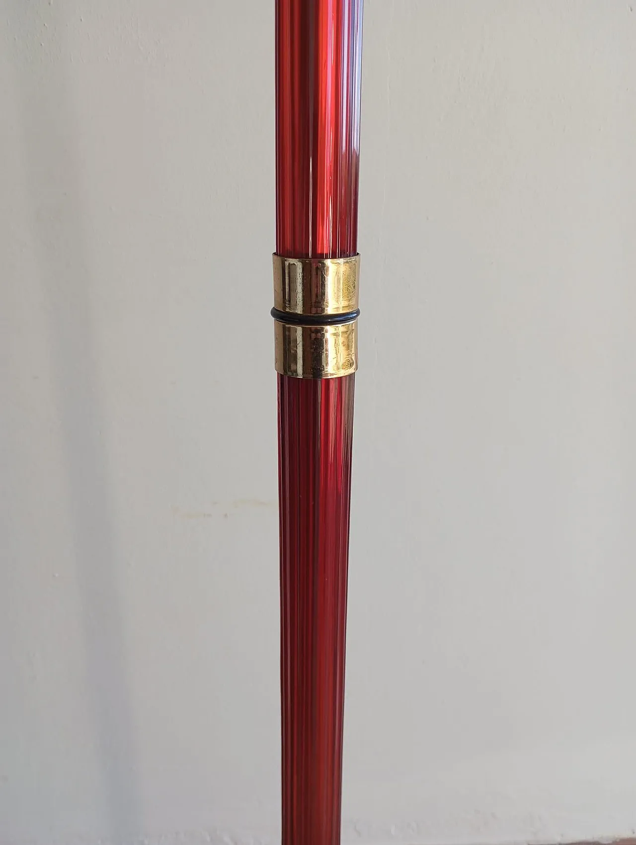 Floor lamp in grooved Murano glass and brass, Italy, 1970s 9