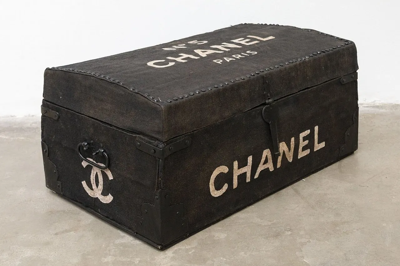 CHANEL N°5, baule in pioppo massello rivestito, '600 1
