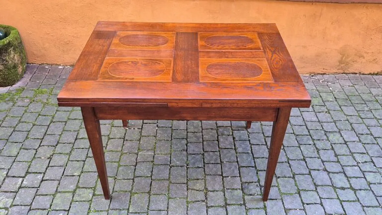 Extendable pull table with geometric threads, 19th century 2