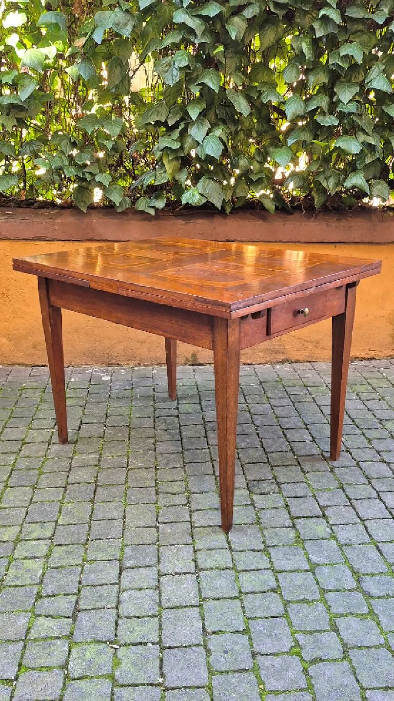 Extendable pull table with geometric threads, 19th century 5