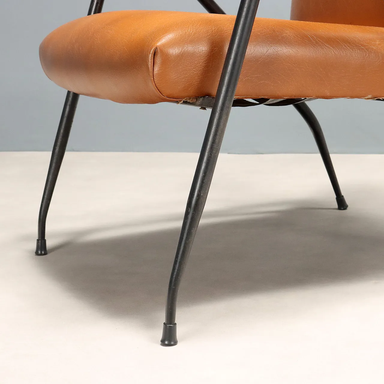 Coppia di poltrone in metallo laccato, schiuma e vinile, '900 7