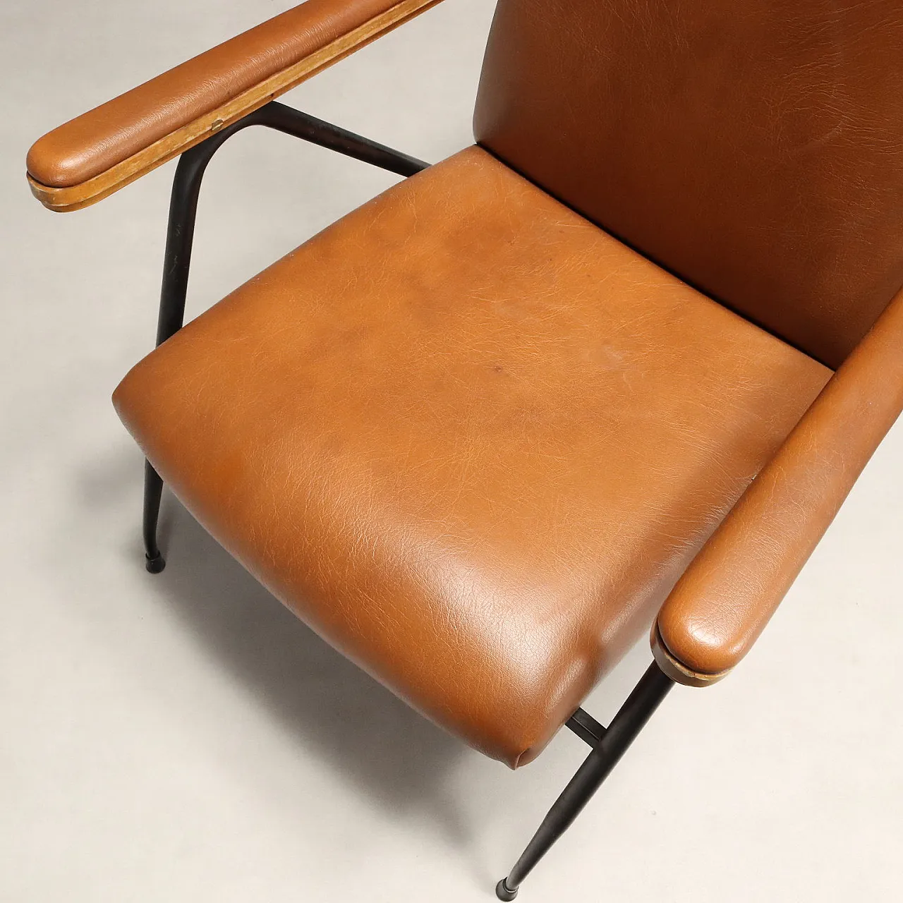 Coppia di poltrone in metallo laccato, schiuma e vinile, '900 8