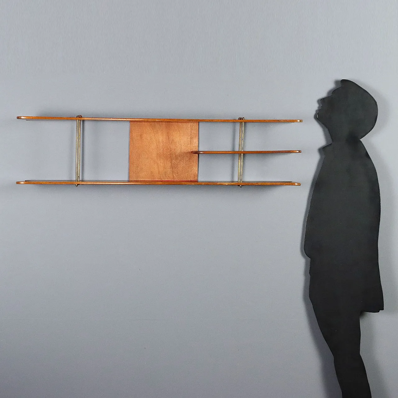 Agere with shaped shelves, in walnut and brass, 20th century 3