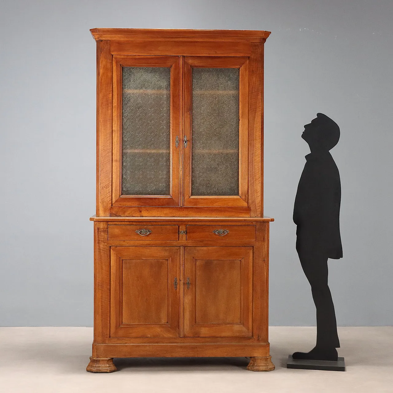 Walnut and carved glass sideboard, late 18th century 3
