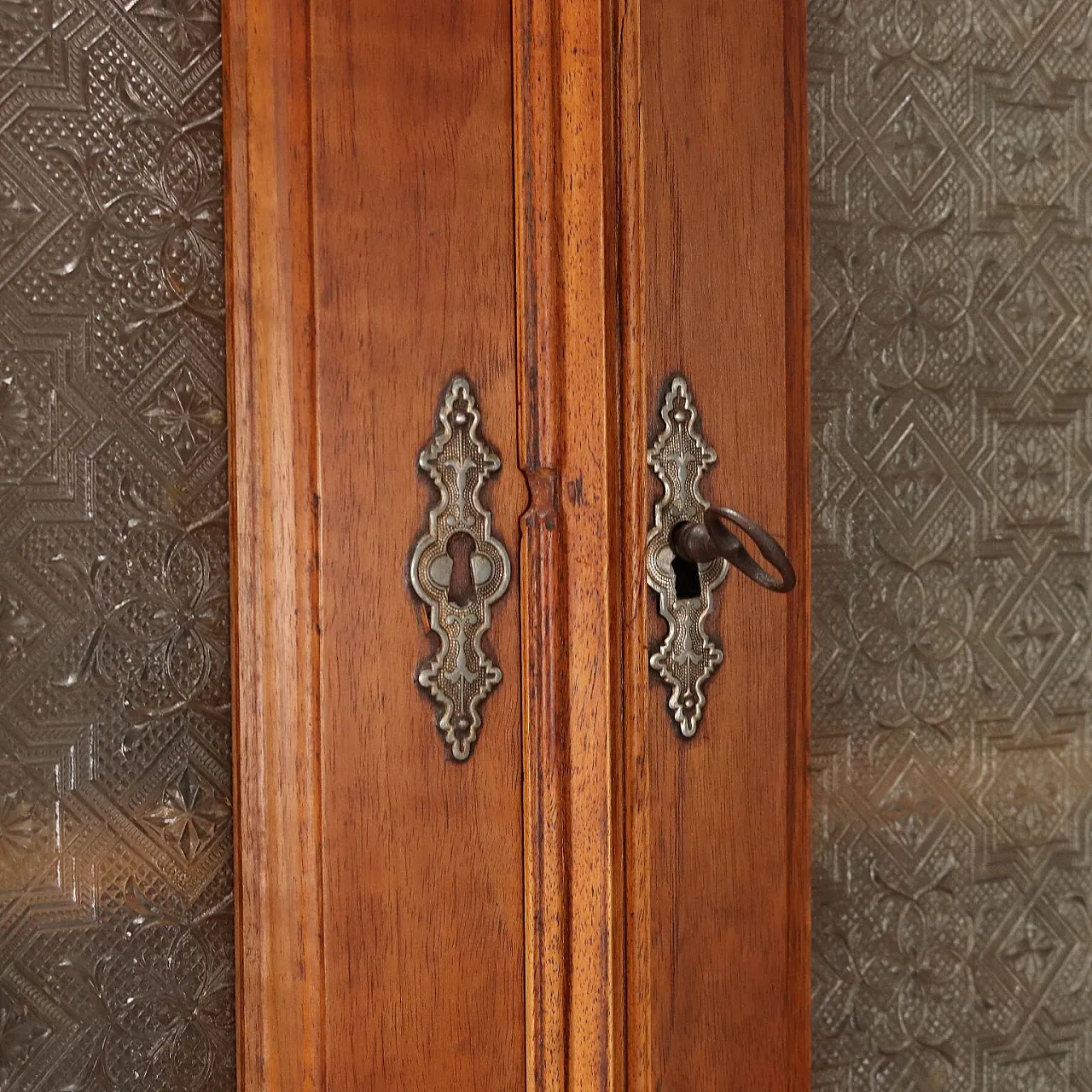 Walnut and carved glass sideboard, late 18th century 8