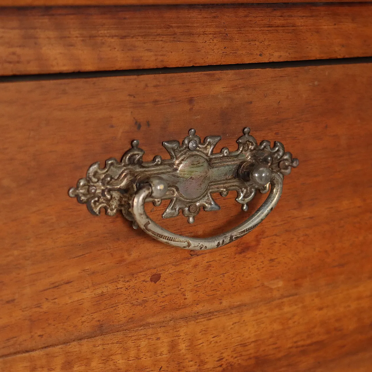 Walnut and carved glass sideboard, late 18th century 10
