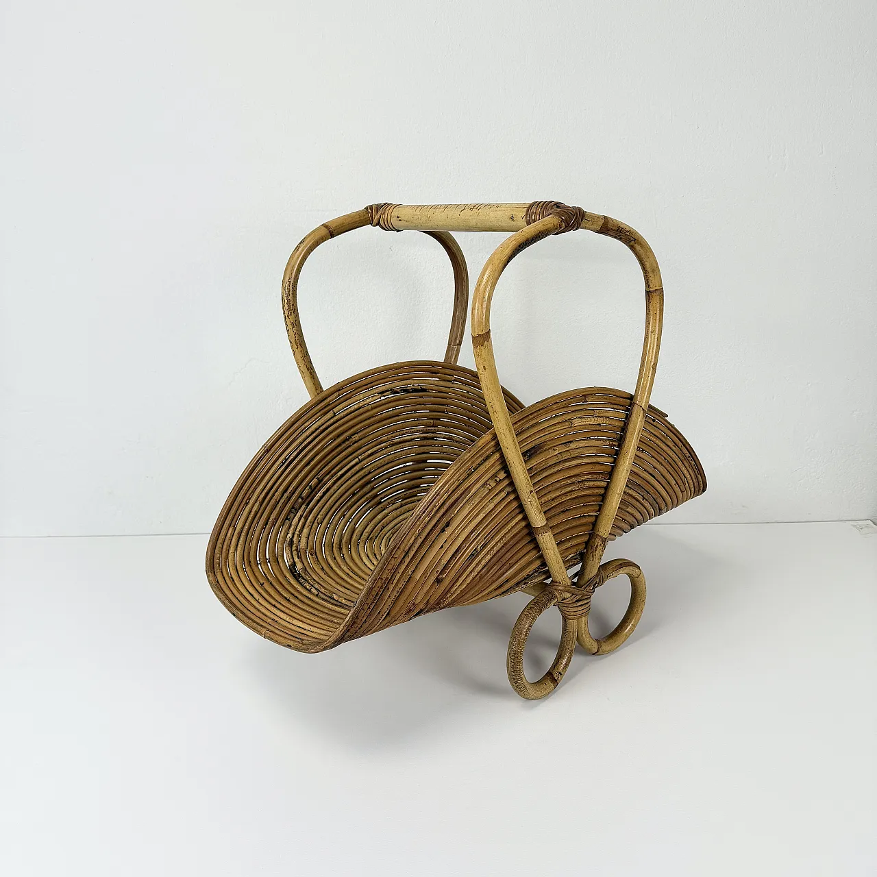 Rush wicker magazine rack from Vivai del Sud, Italy, 1970s 7