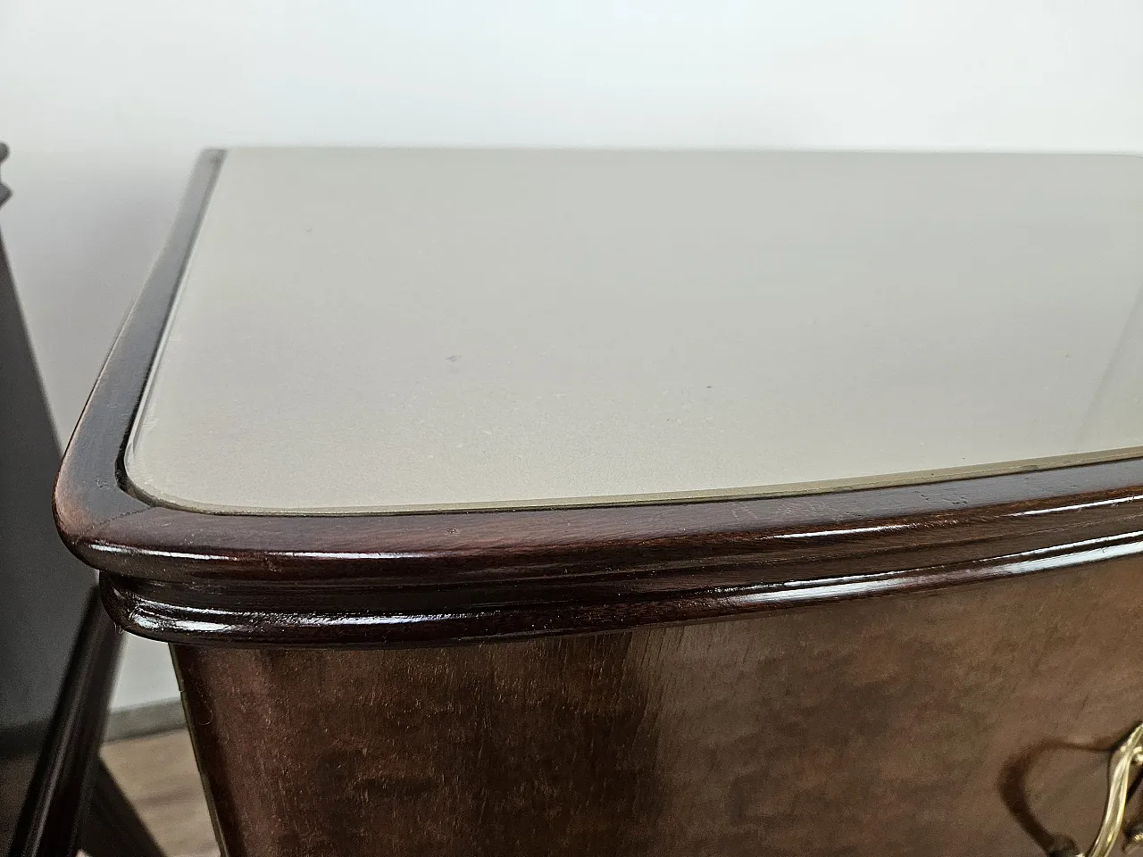 Art Deco bedside tables in mahogany feather, 50s 8