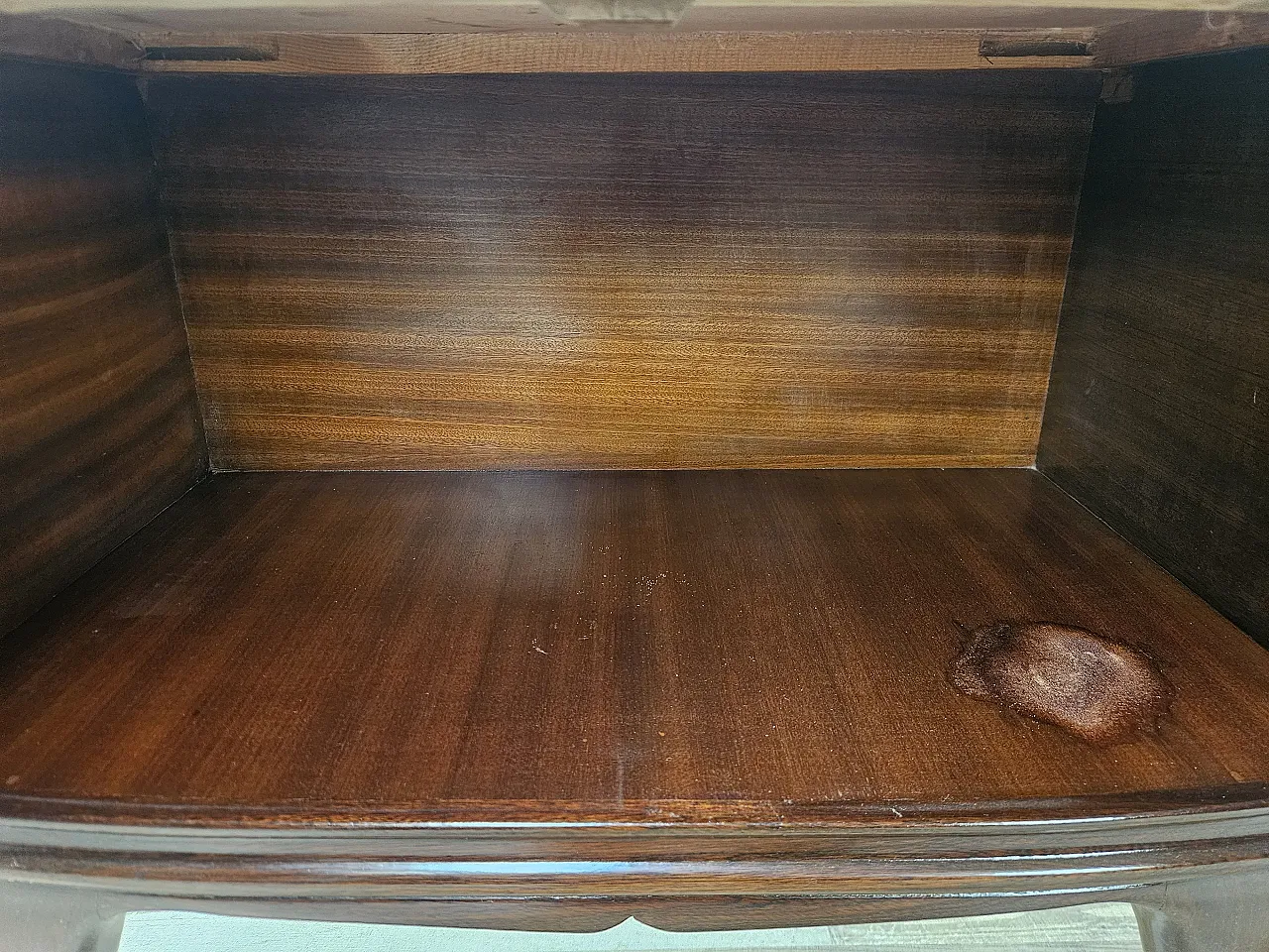 Art Deco bedside tables in mahogany feather, 50s 12