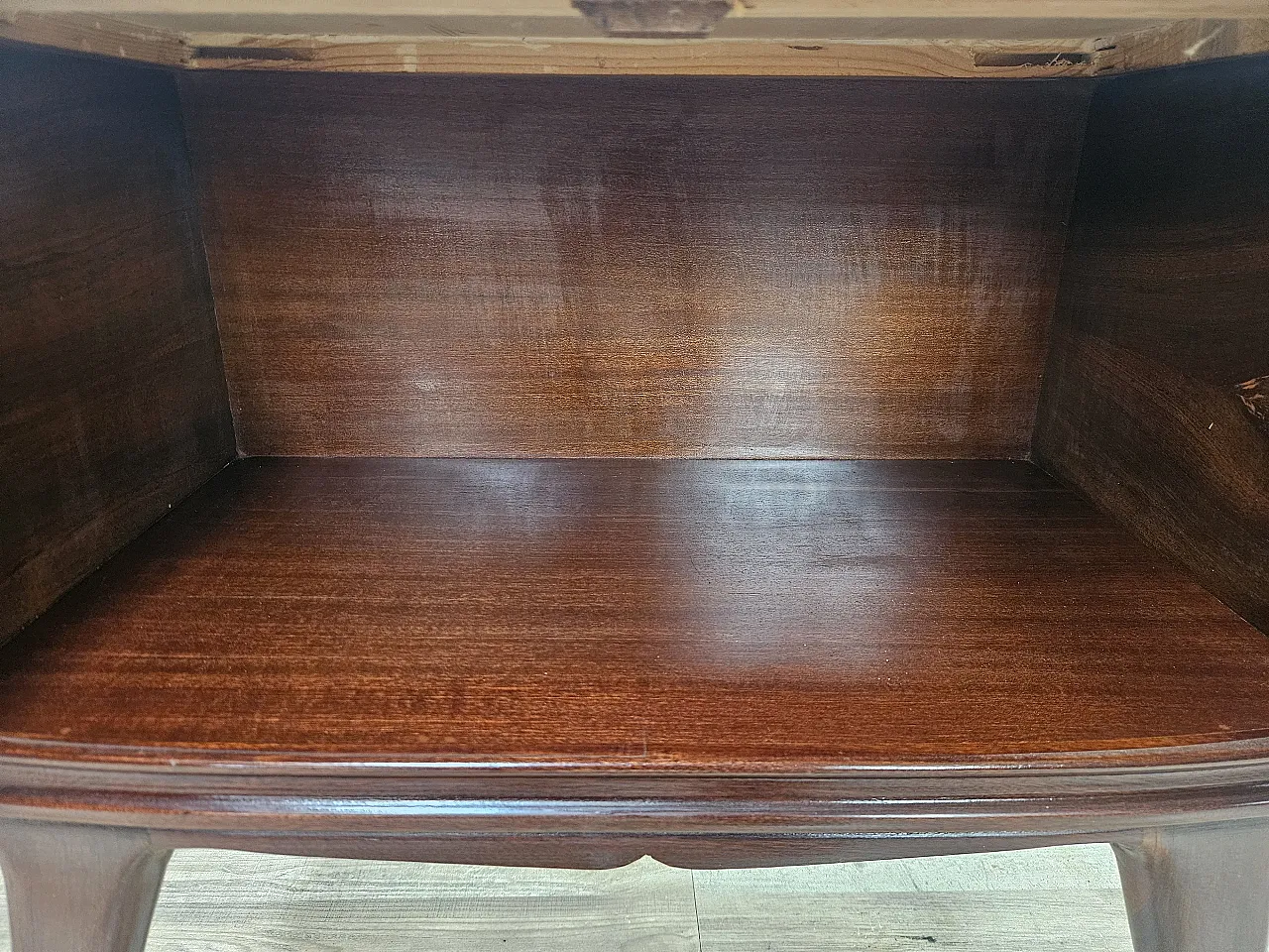 Art Deco bedside tables in mahogany feather, 50s 13