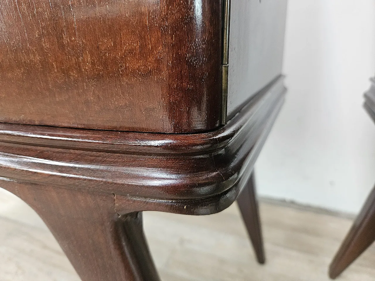 Art Deco bedside tables in mahogany feather, 50s 16