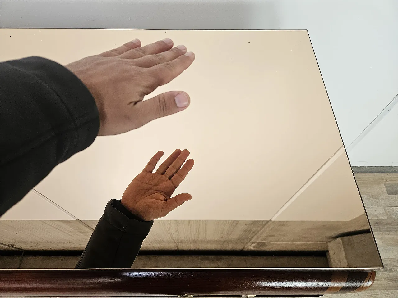 Art Deco dresser in mahogany and pink maple with mirror top, 50s 7