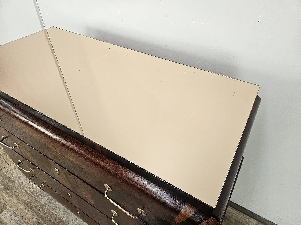 Art Deco dresser in mahogany and pink maple with mirror top, 50s 8