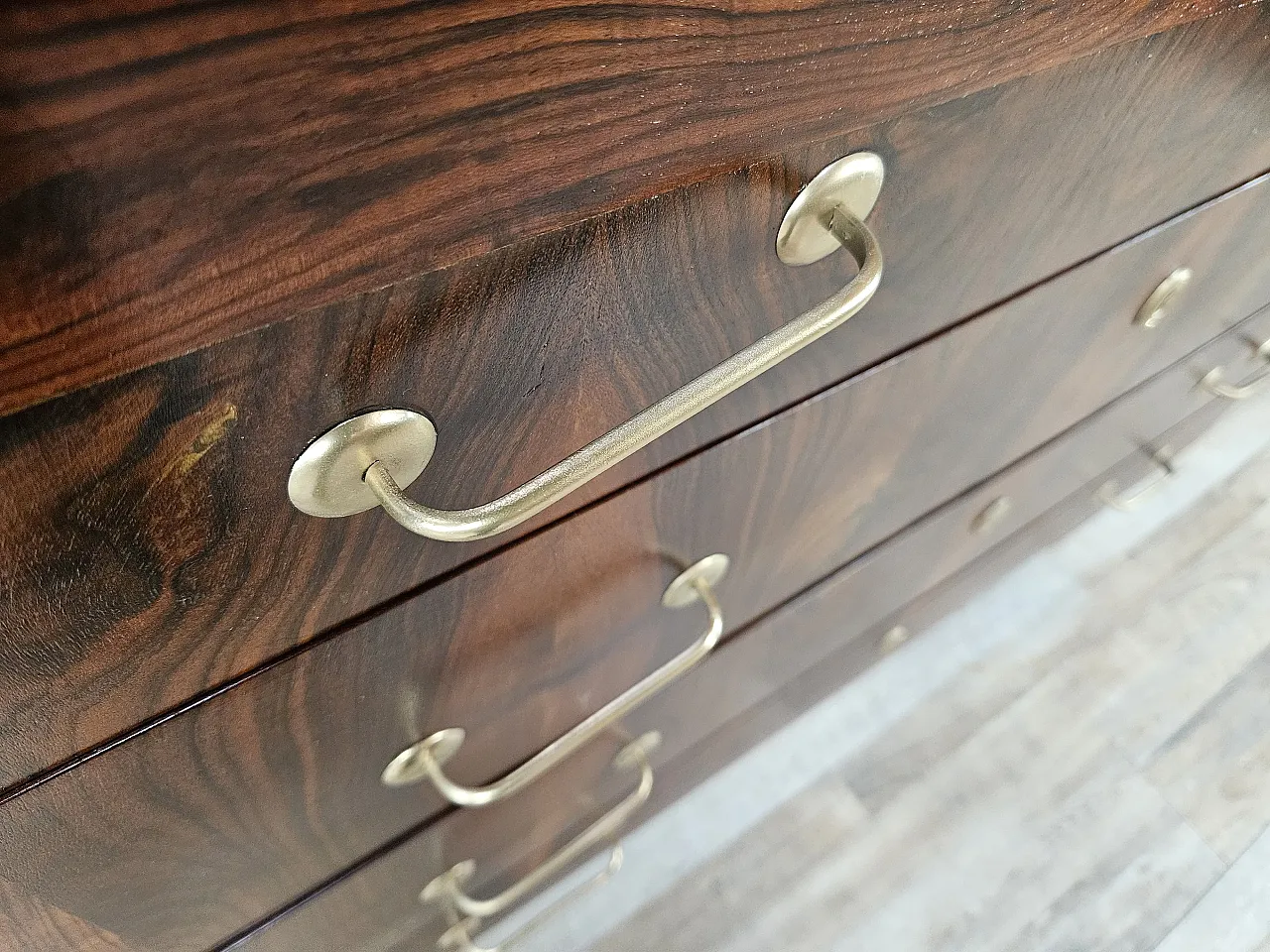 Art Deco dresser in mahogany and pink maple with mirror top, 50s 11